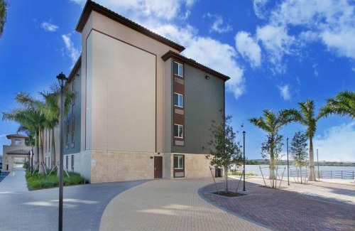 Miramar Hotel | WoodSpring Suites Miramar