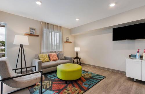 Tamarac Hotel | WoodSpring Suites Tamarac