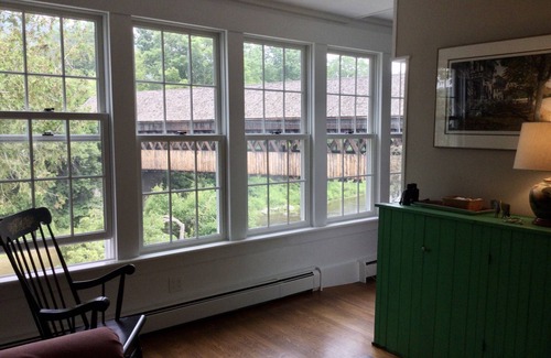 Woodstock House | Woodstock Village Green Location, Walk Everywhere, River Patio, Covered Bridge