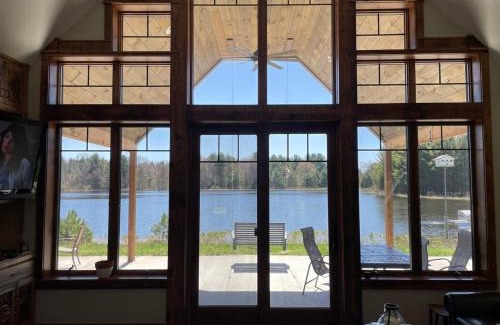 Kingsley House | Woodsy and Private- Dream House on a 7 Acre Pond