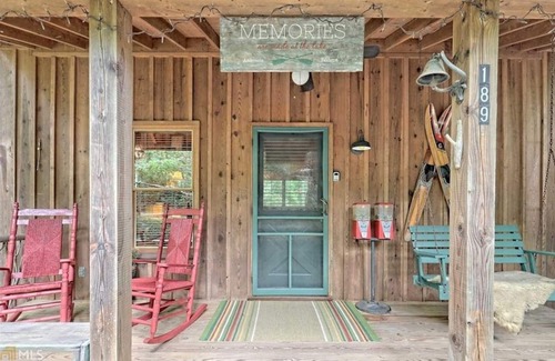 Lakemont Cabin | Woodsy Cabin near Lake Rabun Beach