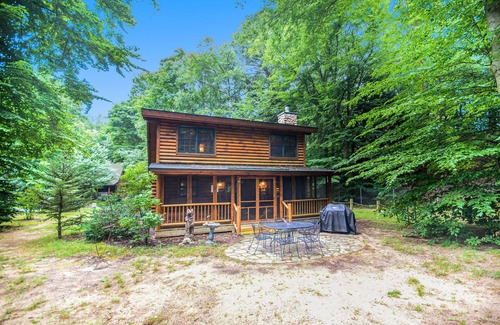 Saugatuck Cabin | Woodsy cabin with private hot tub, shared beach access & screened porch