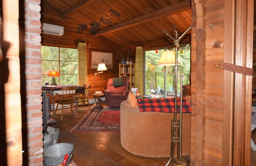 Mount Hood Village House | Woodsy Dream: HOT TUB & WIFI