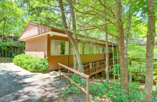 Mountain Home House | Woodsy Mountain Home Escape Walk to Marina!