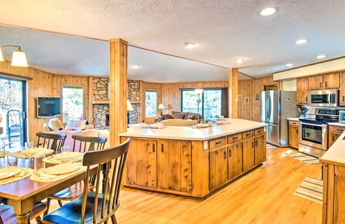 Sky Valley Cottage | Woodsy Sky Valley Cottage, 8 Mi to Dillard!