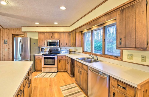 Sky Valley Cottage | Woodsy Sky Valley Cottage, 8 Mi to Dillard!