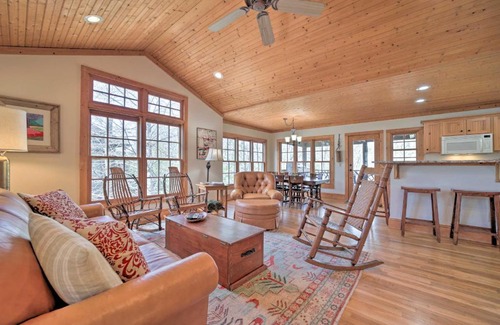 Cashiers House | Woodsy Smoky Mtn Hideaway with Grill and Views!