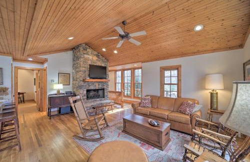 Cashiers House | Woodsy Smoky Mtn Hideaway with Grill and Views!