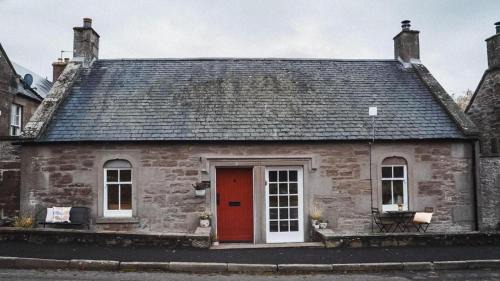 Forfar House | Woodview Cottage