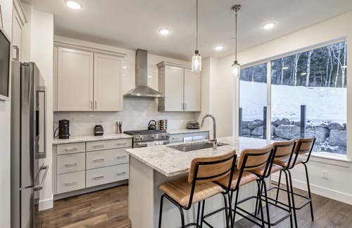 Summit Park House | Woodward Luxury - Hot Tub! Trails/Nature from the back patio