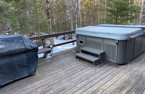 Carrabassett Valley House | Woody Creek On-Mountain Ski House - 6 Bedroom, Sleeps 10, Pool Table