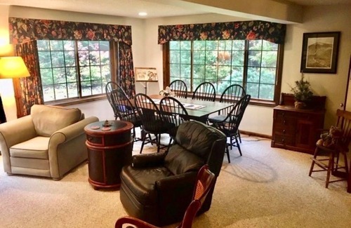 Carrabassett Valley House | Woody Creek On-Mountain Ski House - 6 Bedroom, Sleeps 10, Pool Table