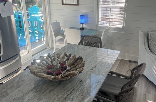 Emerald Isle House | Woosaah Life - Remodeled 2023-2 King EnSuites,Dog Friendly,Pvt Beach Parking