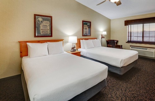 Moline Hotel | Work Desk, Deluxe 2 Queen Stoney Creek Quad Cities - Moline | 4 Units