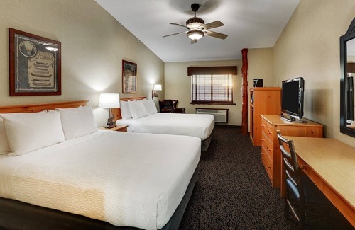Moline Hotel | Work Desk, Deluxe 2 Queen Stoney Creek Quad Cities - Moline | 4 Units