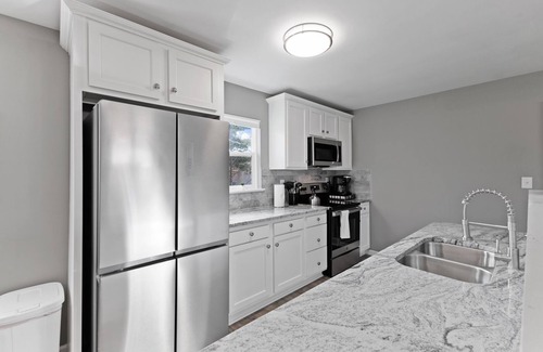 Jeffersonville - Clarksville House | Work&Play: Work Friendly, Ping Pong, & Grill