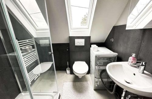 Rheidt Apartment | Work & Stay Apartment in Niederkassel