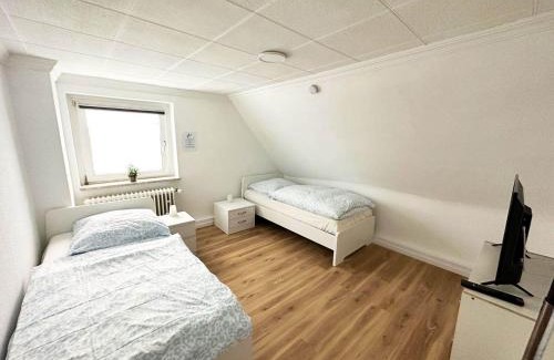 Rheidt Apartment | Work & Stay Apartment in Niederkassel