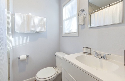 Beaumont House | Workers Haven - Pet Friendly- Patio- Fiber Wi-fi