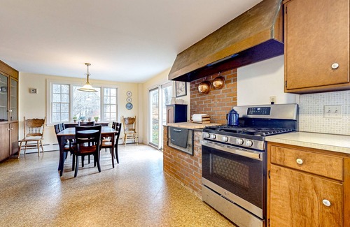 Wilmington House | Working farmhouse on 140 acres with old-world feel & Peloton - dog-friendly