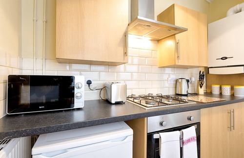 Landore House | Working in Swansea? 4 Bedrooms, Parking