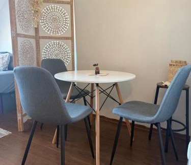 Josephsplatz Apartment | Workout & Chill
