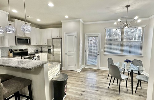 Decatur House | WorkPlay Vaca 2BR 3BA Sleeps 6 near Downtown