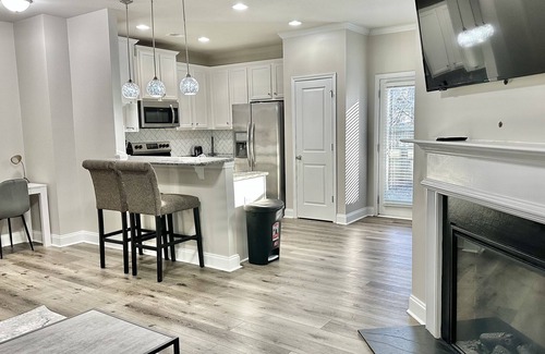 Decatur House | WorkPlay Vaca 2BR 3BA Sleeps 6 near Downtown