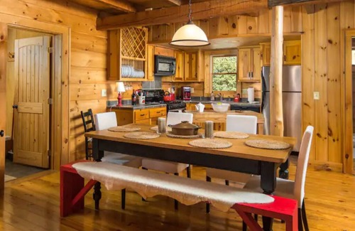 Boone Cabin | World-Class Hiking by day. Hot Tub by Night