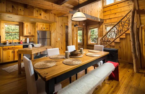 Boone Cabin | World-Class Hiking by day. Hot Tub by Night