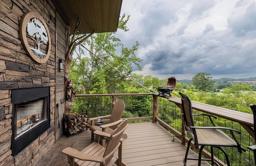 Sevierville Cabin | World's First Interactive Treehouse Experience! Air Fort One ✈️