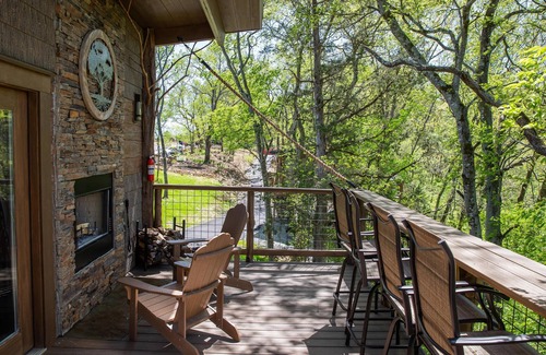 Sevierville Cabin | 🐿World's First Interactive Treehouse Resort! Squirrels Gone Wild🐿