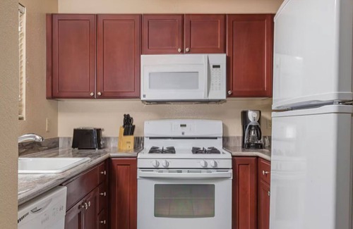 Paradise Condo | WORLDMARK SPENCER STREET - TWO BED TWO BATH CONDO WITH ROLL-IN SHOWER AND POOL