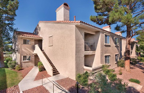 Paradise Condo | WORLDMARK SPENCER STREET - TWO BED TWO BATH CONDO WITH ROLL-IN SHOWER AND POOL
