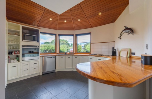 Te Anau House | Worsley Wonder - Te Anau Holiday Home