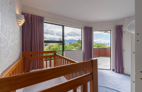Te Anau House | Worsley Wonder - Te Anau Holiday Home