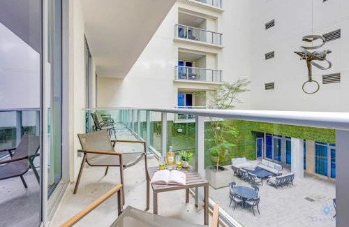 Hollywood House | Worth Traveling Hot tub & Unique Rooftop pool