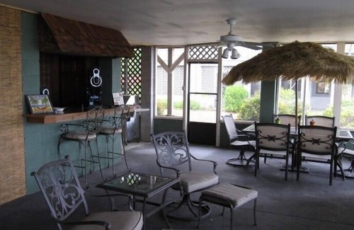 Midway Cottage | WOW - $225/nt! Salt Crest Waterfront Cottage w/Dock - Sleeps 8