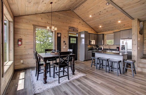 Black Bear Falls Cabin | WOW! An AMAZING View! LeConte Sunrise View.Rent it before it is gone.