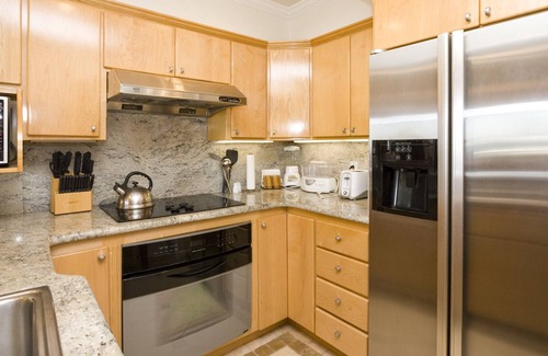 Outer Richmond Condo | WOW! DIRECT OCEAN VIEW, Parking, Balcony , Across from Beach, UPDATED appliances