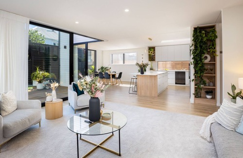 Fitzroy House | **Wow Factor in Fitzroy** Large, luxurious, NEW house, close to beach and cafes.