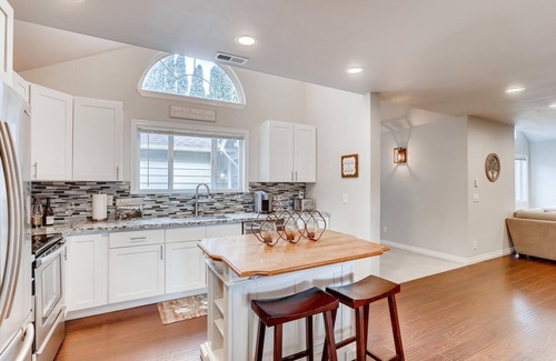 Fall City House | ⭐WOW⭐ Modern Farmhouse Getaway Retreat w/Views ✨