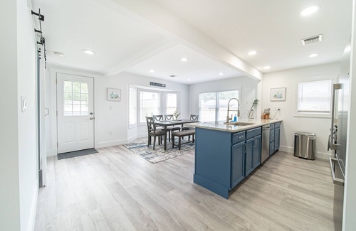 Monmouth Beach House | WOW! New 4bd Beach Chic, Xlnt Location! Walk2Town, Beach, Restaurants & Marina!