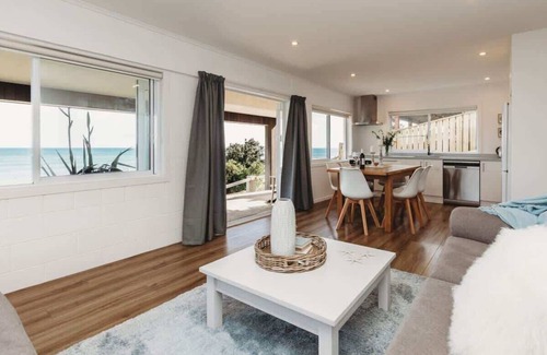 Bell Block Apartment | Wow On Wanaka Bay - beachfront living at its best
