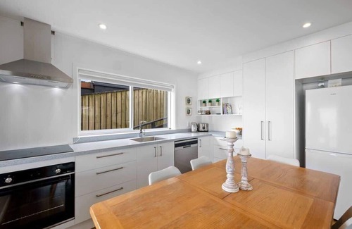 Bell Block Apartment | Wow On Wanaka Bay - beachfront living at its best