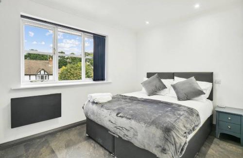Knaphill Apartment | Wow!penthouse Discount On Monthly Stays Book Now