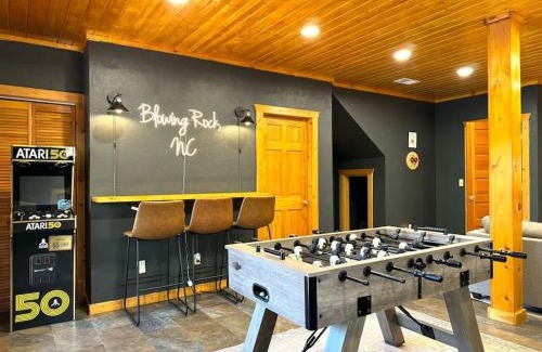 Boone House | Wrap-Around Porch, Hot Tub and Game Room