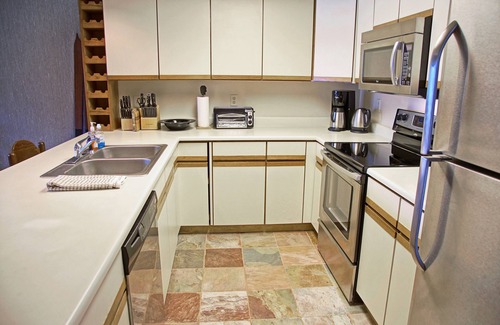 Grand Lake Condo | Wraparound Deck with Panoramic Views, Firepit, Close to Downtown Grand Lake