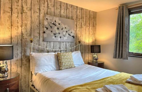 Llanybri Ski Chalet | Wren 23-Hot Tub-Woodland Lodges-Tenby-Pembroke