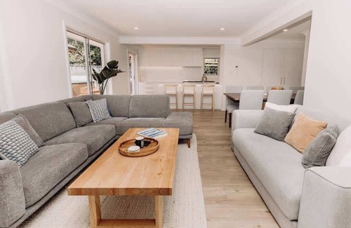 Maroochydore House | 'Wrigley House' - Pool, Jacuzzi, Dog Friendly